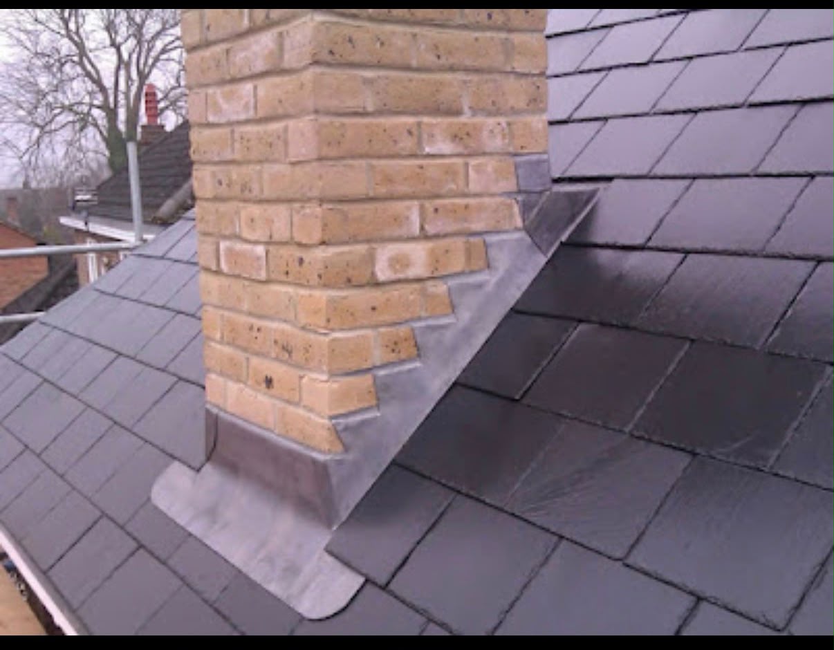 Kingsway Roofing carrying out an emergency roof repair on an Aylesbury property